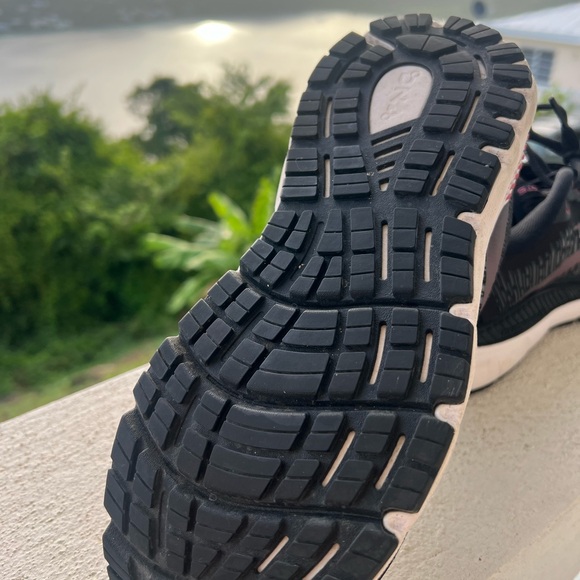 Brooks Women's Running Shoe 9.5 Addiction GTS 15 Almost new! - Picture 8 of 8